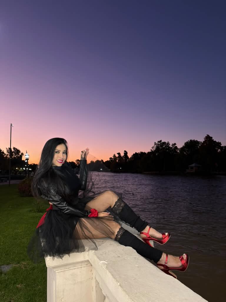 Karla Maldonado en sesión editorial 4